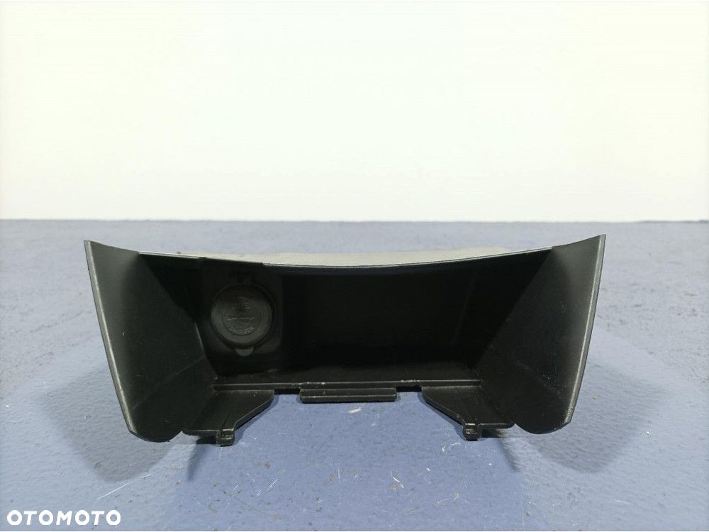 MAZDA 6 III GJ SCHOWEK DESKI ROZDZIELCZEJ GNIAZDO USB GHP964361 - 1