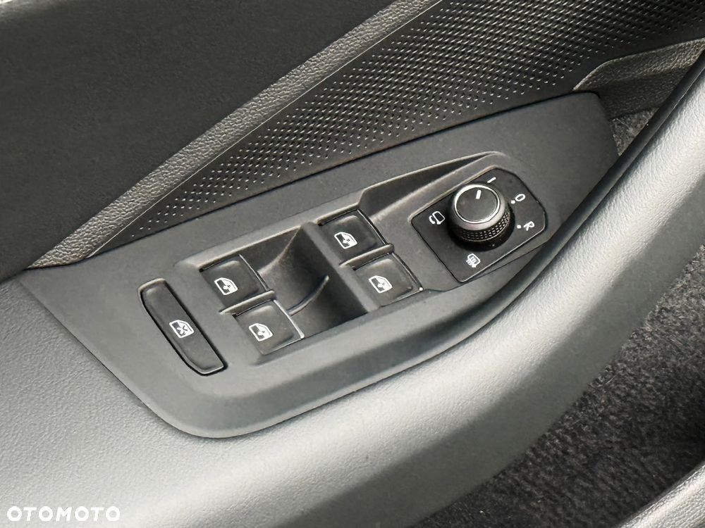 Volkswagen Passat Variant 2.0 TDI SCR DSG Elegance - 25