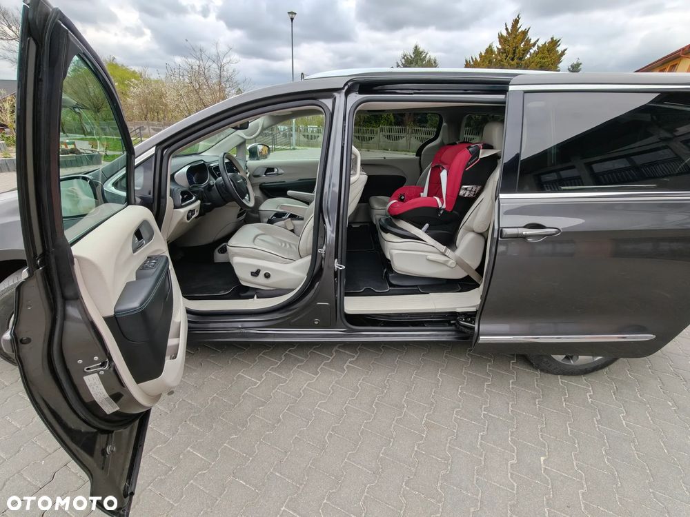 Chrysler Pacifica - 15