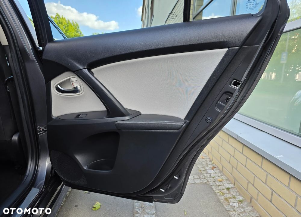 Toyota Avensis - 23