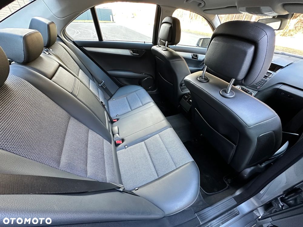 Mercedes-Benz Klasa C 180 Kompressor Automatik BlueEFFICIENCY - 25