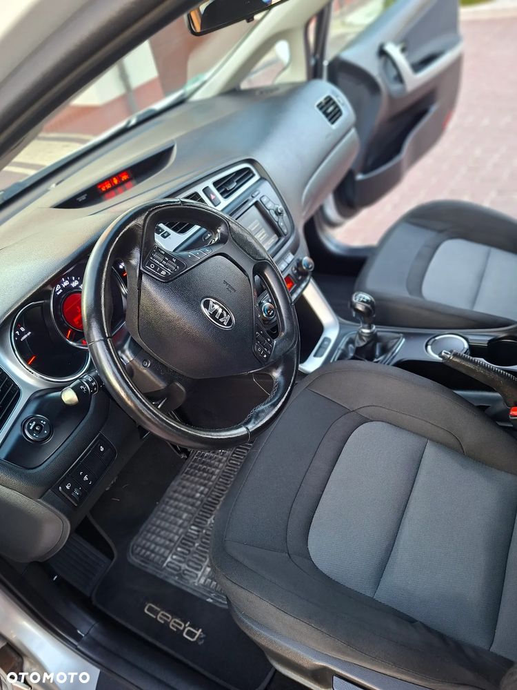 Kia Ceed 1.6 GDI Fifa World Cup Edition - 21