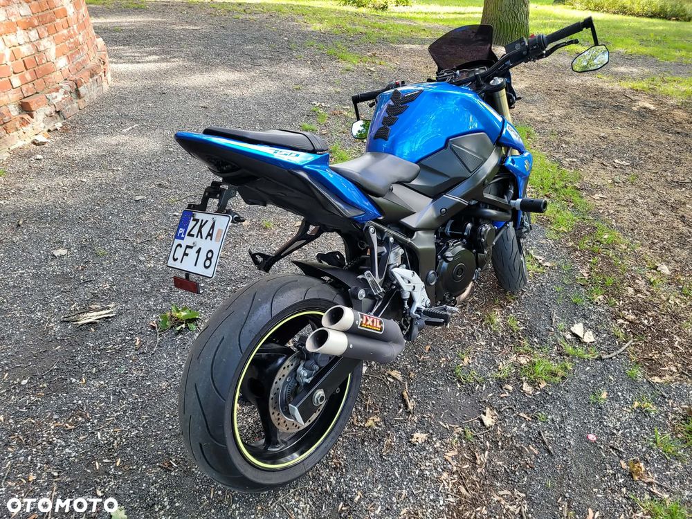 Suzuki GSR - 6