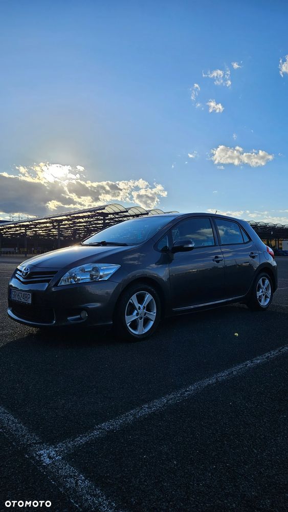 Toyota Auris 1.6 Premium - 1