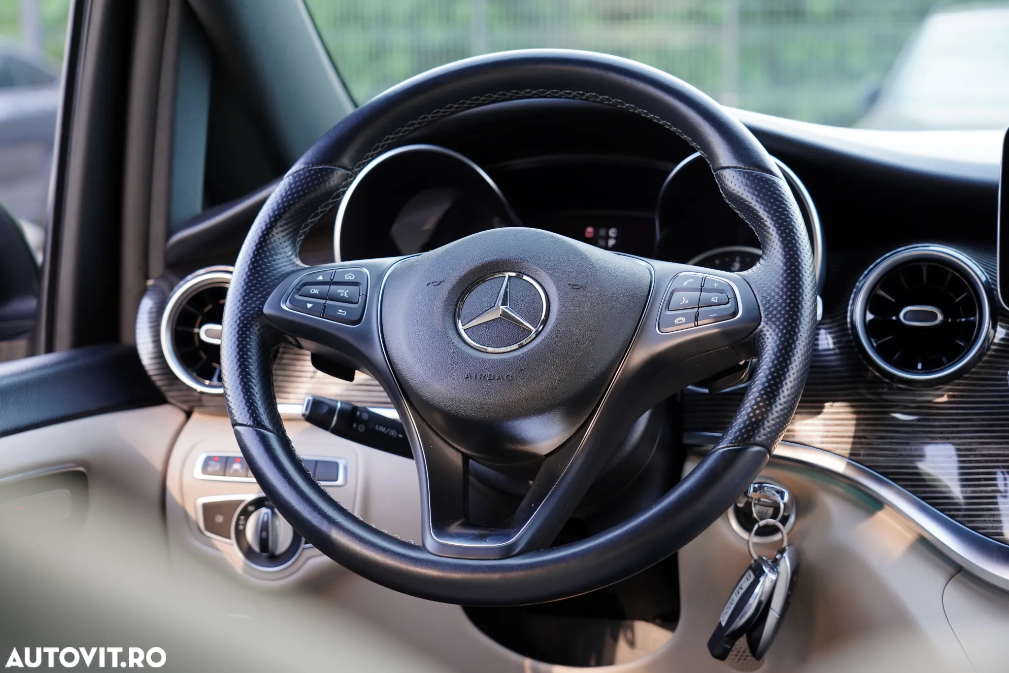 Mercedes-Benz V 250 d extralang 4Matic 9G-TRONIC Avantgarde Edition 2023 - 16