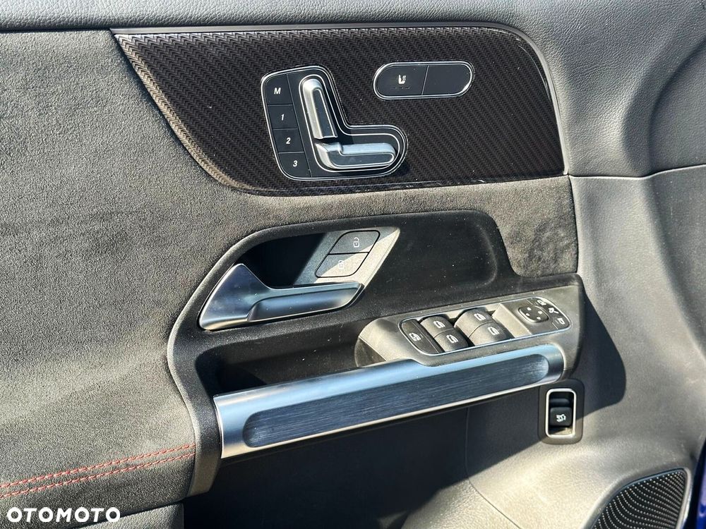 Mercedes-Benz GLB - 18