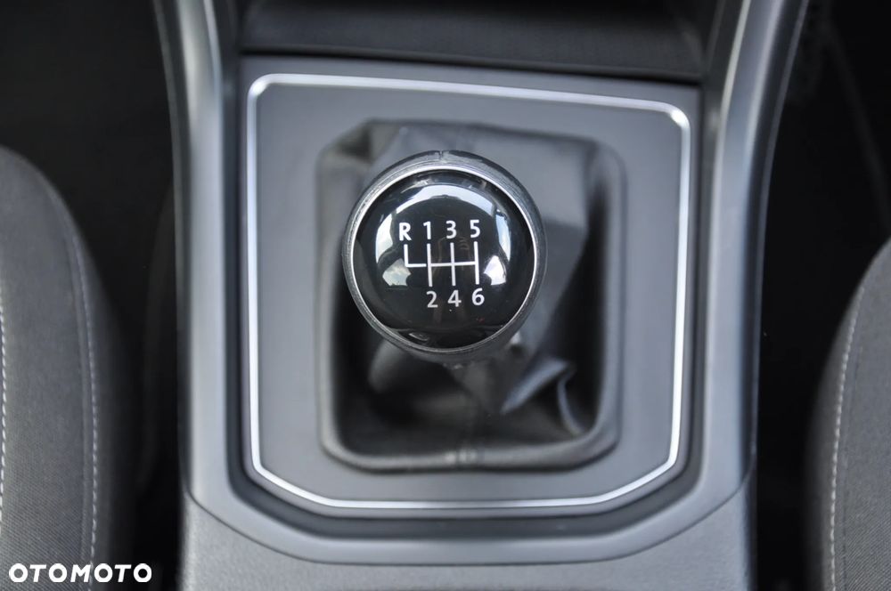 Volkswagen Touran 2.0 TDI SCR Comfortline - 17
