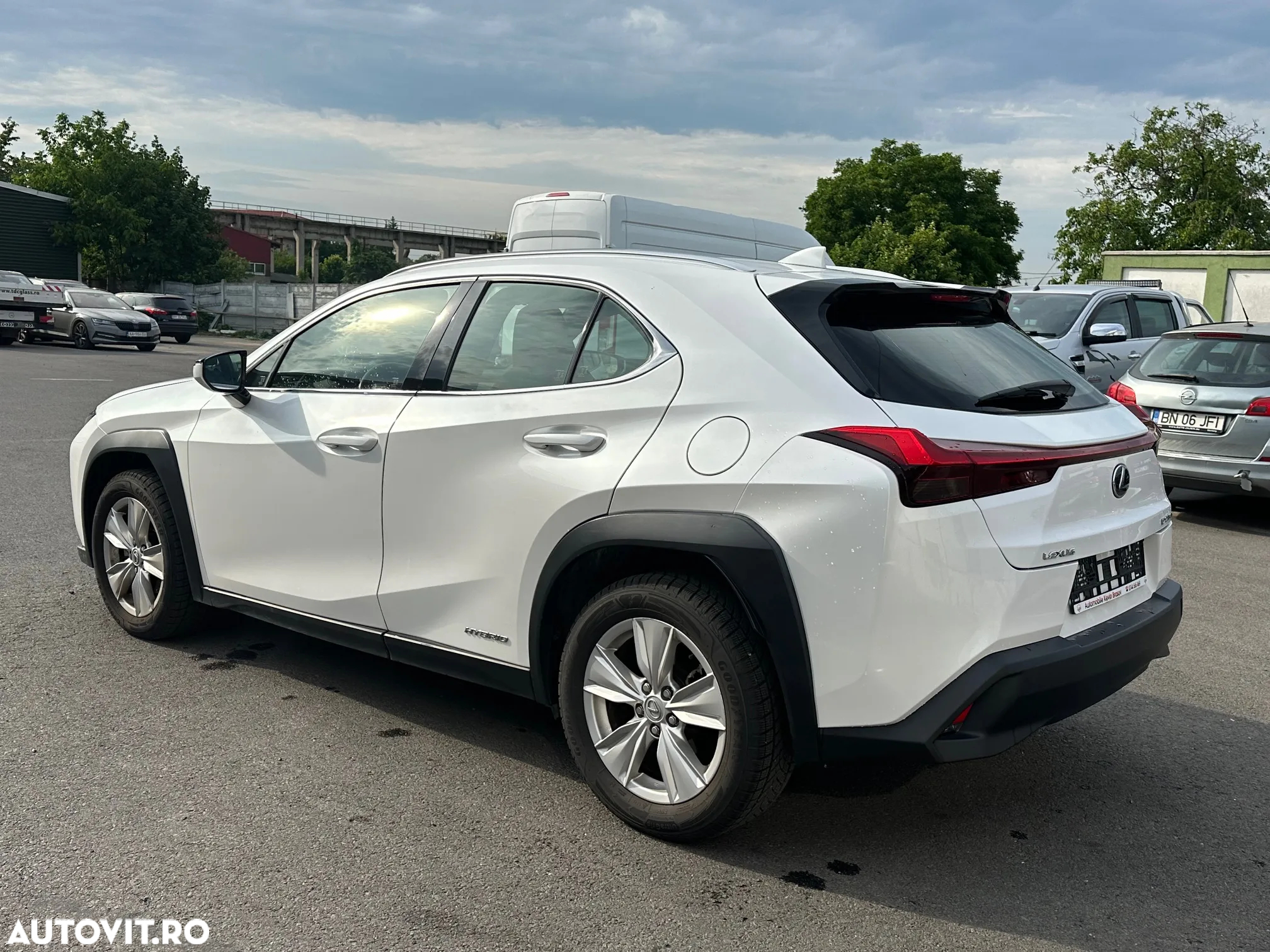 Lexus UX 250h Business Edition - 10