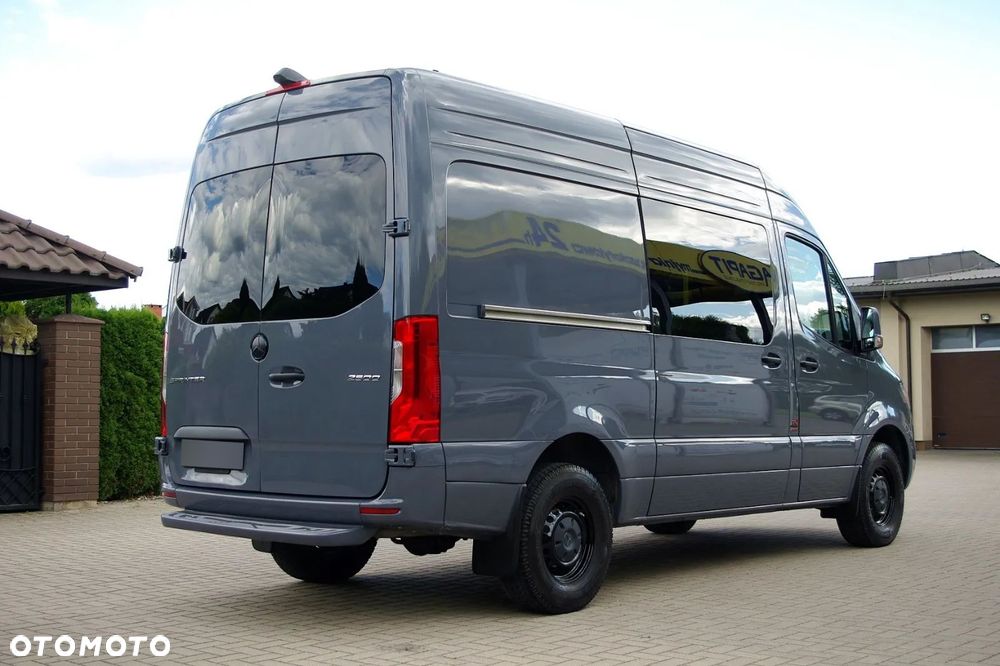 Mercedes-Benz Sprinter - 9