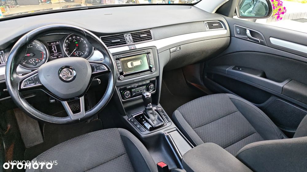 Skoda Superb 2.0 TDI Elegance DSG - 28