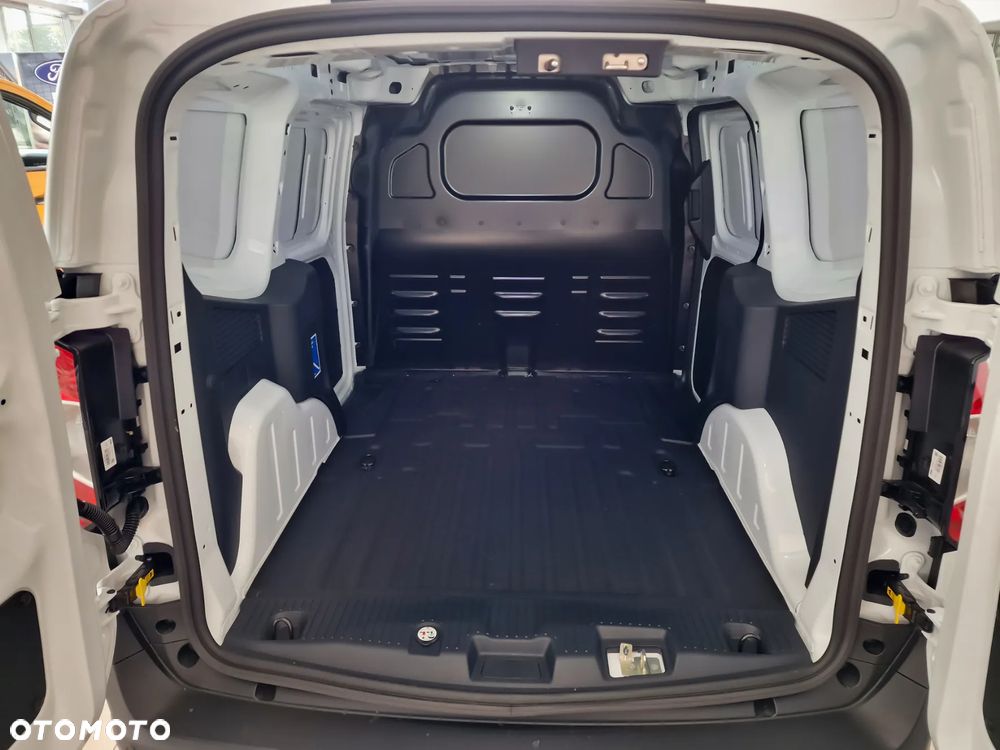 Ford Transit Courier - 19