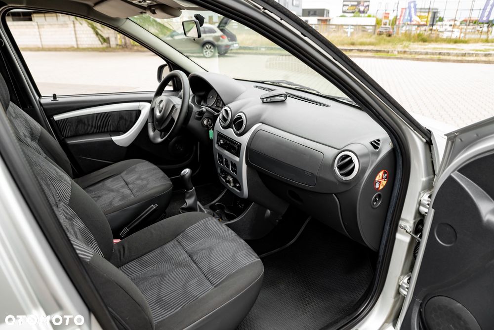 Dacia Logan 1.6 16V Laureate - 24