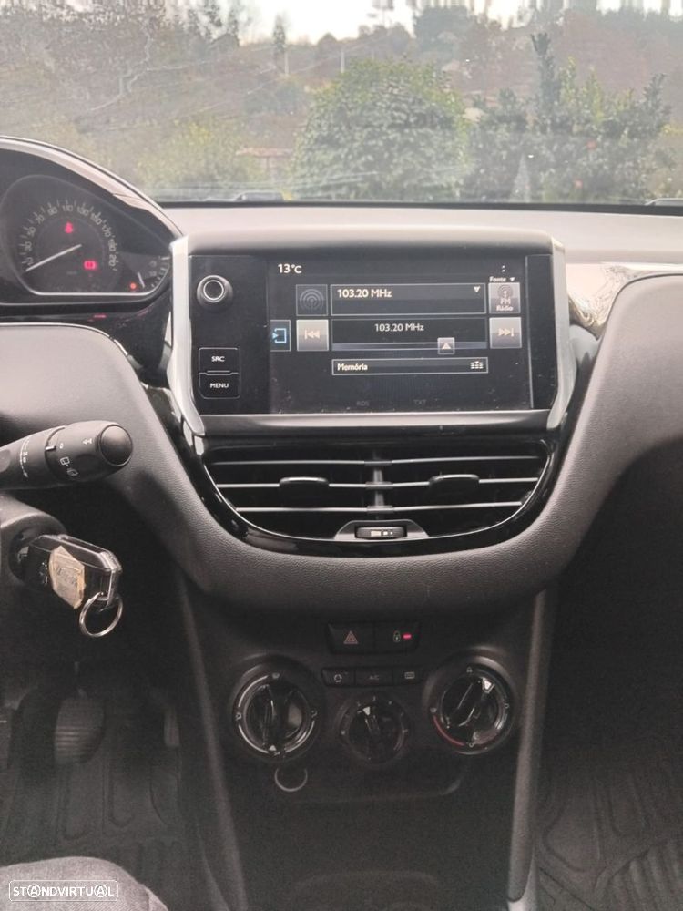 Peugeot 208 1.2 PureTech Active - 12