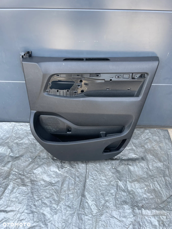 PEUGEOT TRAVELLER tapicerka drzwi prawy przód