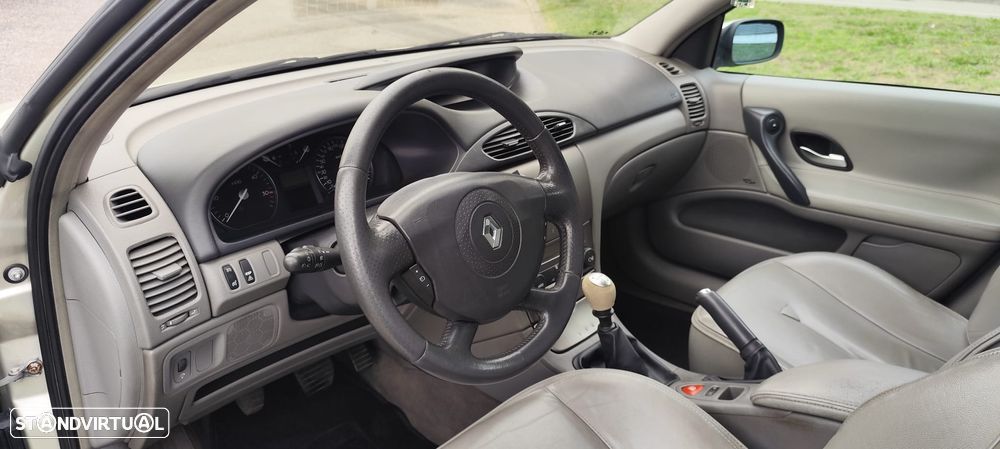 Renault Laguna 2.2 DCi Privilège - 14