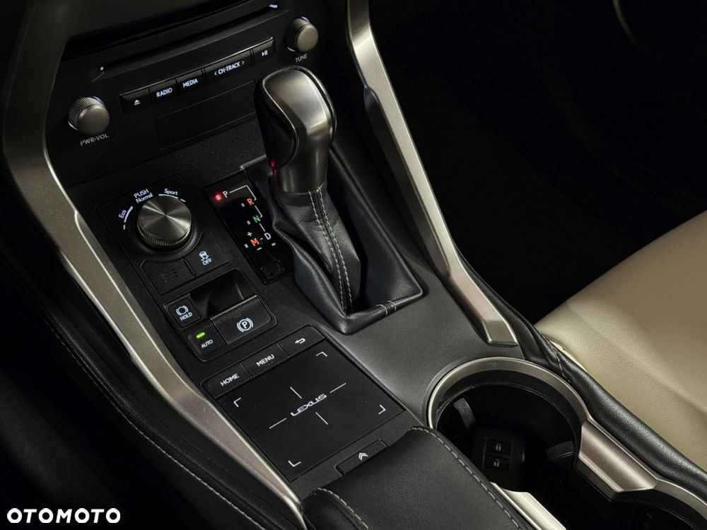 Lexus NX 300 Comfort AWD - 28