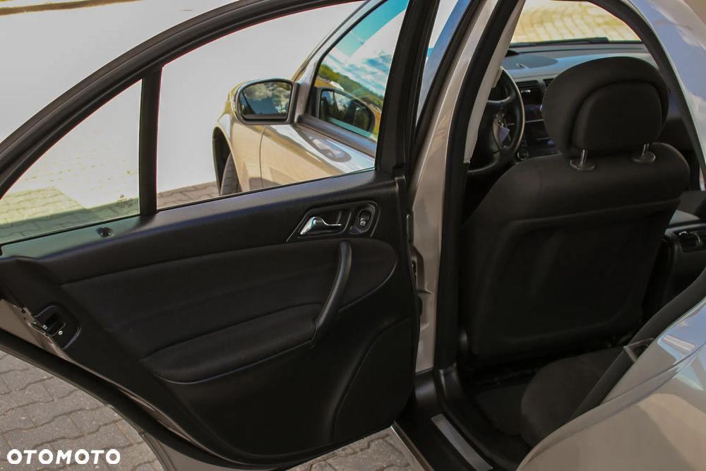 Mercedes-Benz Klasa C 180 Kompressor Automatik Classic - 30