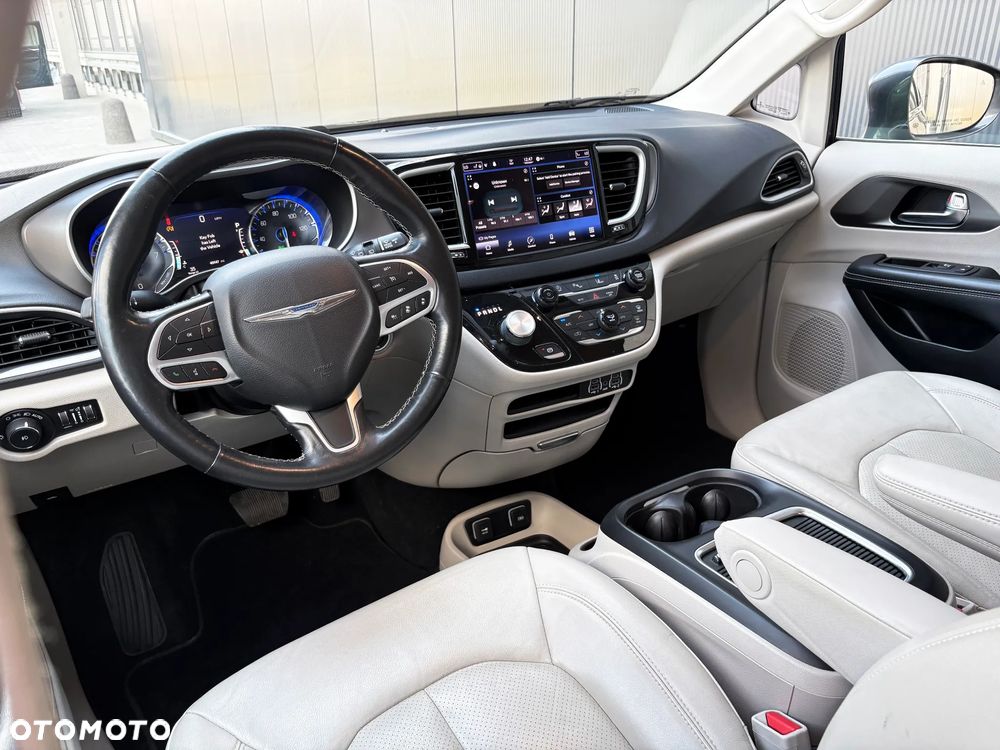 Chrysler Pacifica - 25