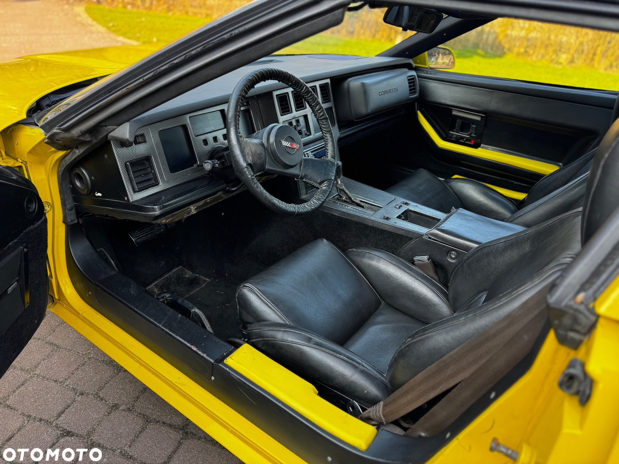 Chevrolet Corvette - 12