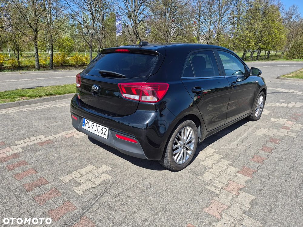 Kia Rio 1.2 L - 4
