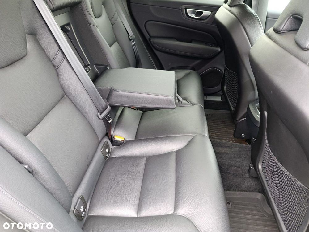 Volvo XC 60 B4 B Plus Dark - 20