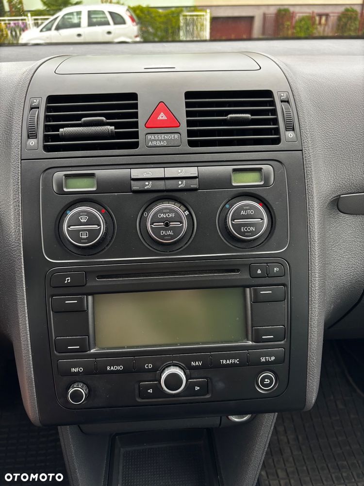 Volkswagen Touran - 15