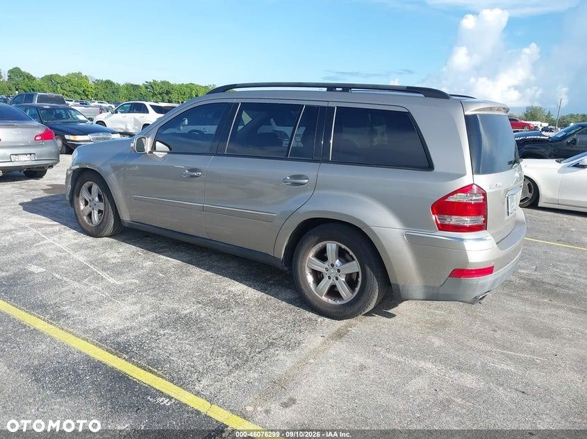 Mercedes-Benz GL - 11