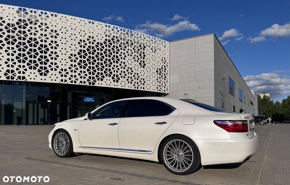 Lexus LS 600h L Superior - 11