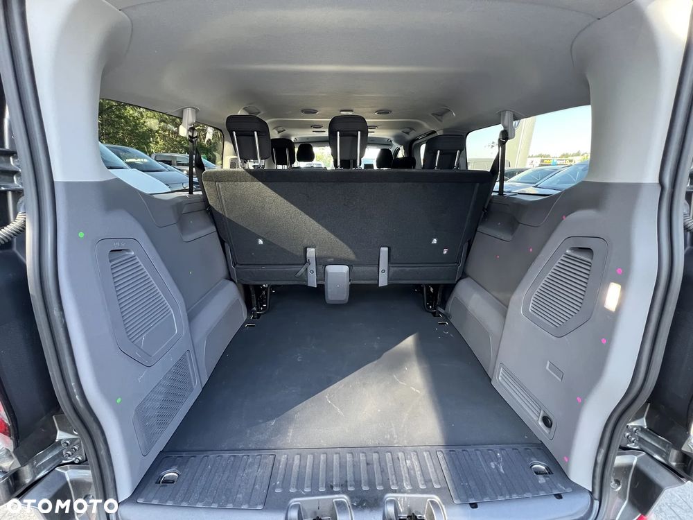 Volkswagen Caravelle - 9