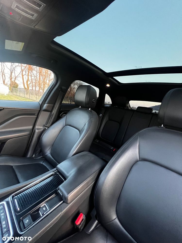 Jaguar F-Pace - 8