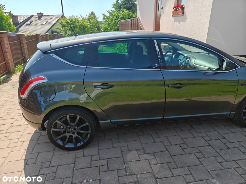Lancia Delta 1.9 MJ TB S by Momo - 7