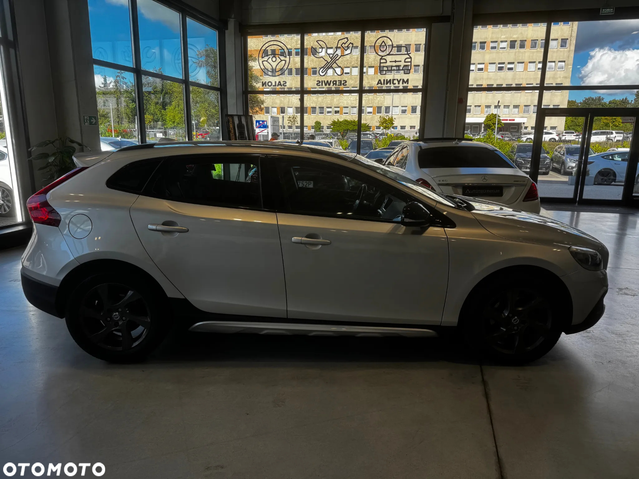 Volvo V40 Cross Country D3 Geartronic Momentum - 4
