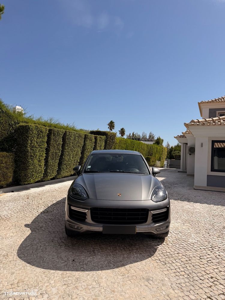 Porsche Cayenne Turbo - 12