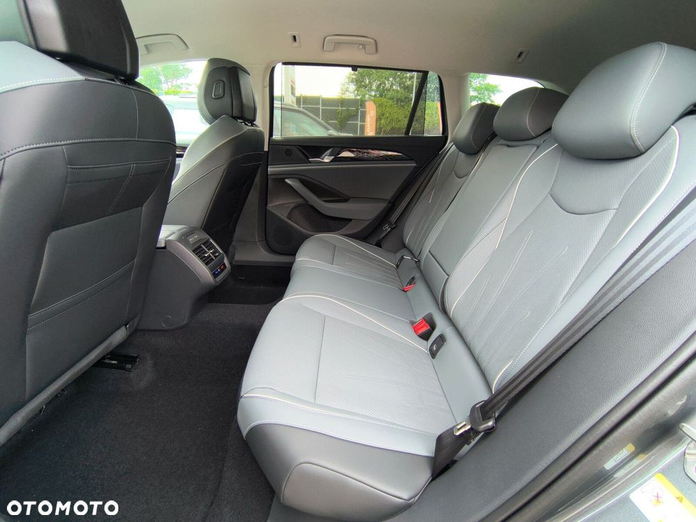 Volkswagen Passat - 31