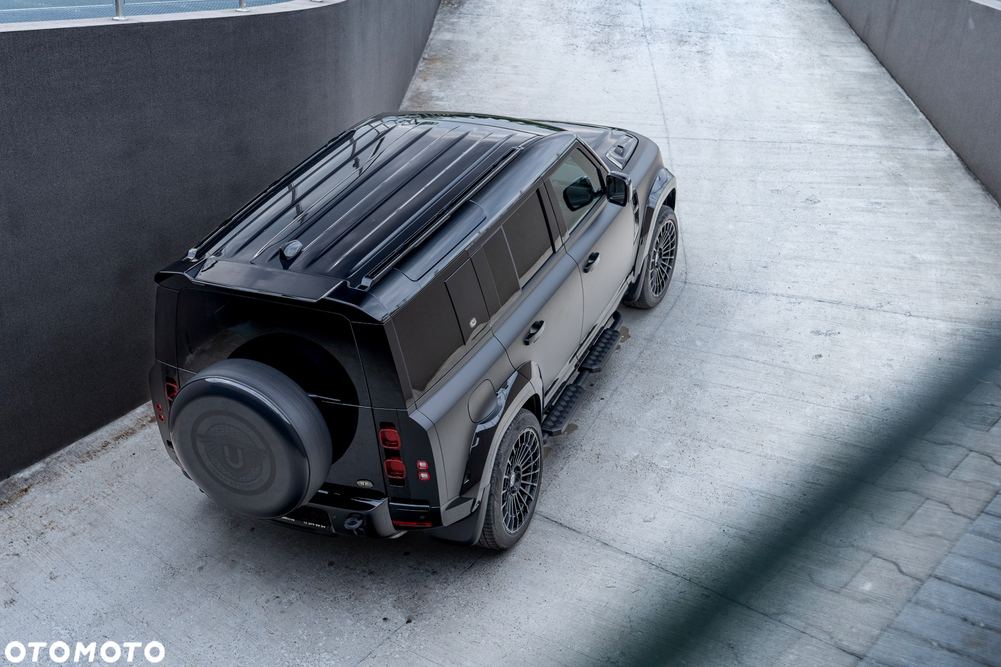 Land Rover Defender - 27