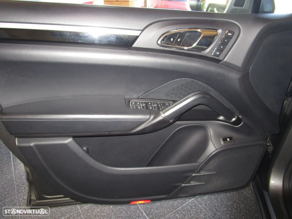 Porsche Cayenne S Tiptronic S - 11
