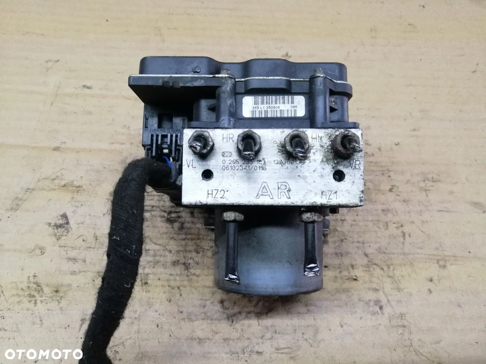 Opel Corsa D pompa hamulcowa 0265950402 13236013 plus wtyczka z wiązką - 7