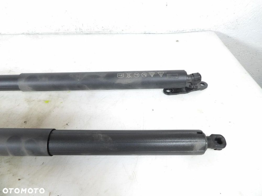 SKODA SUPERB IV 4 KOMBI SIŁOWNIKI TYLNEJ KLAPY BAGAŻNIKA 3J0827552 - 2