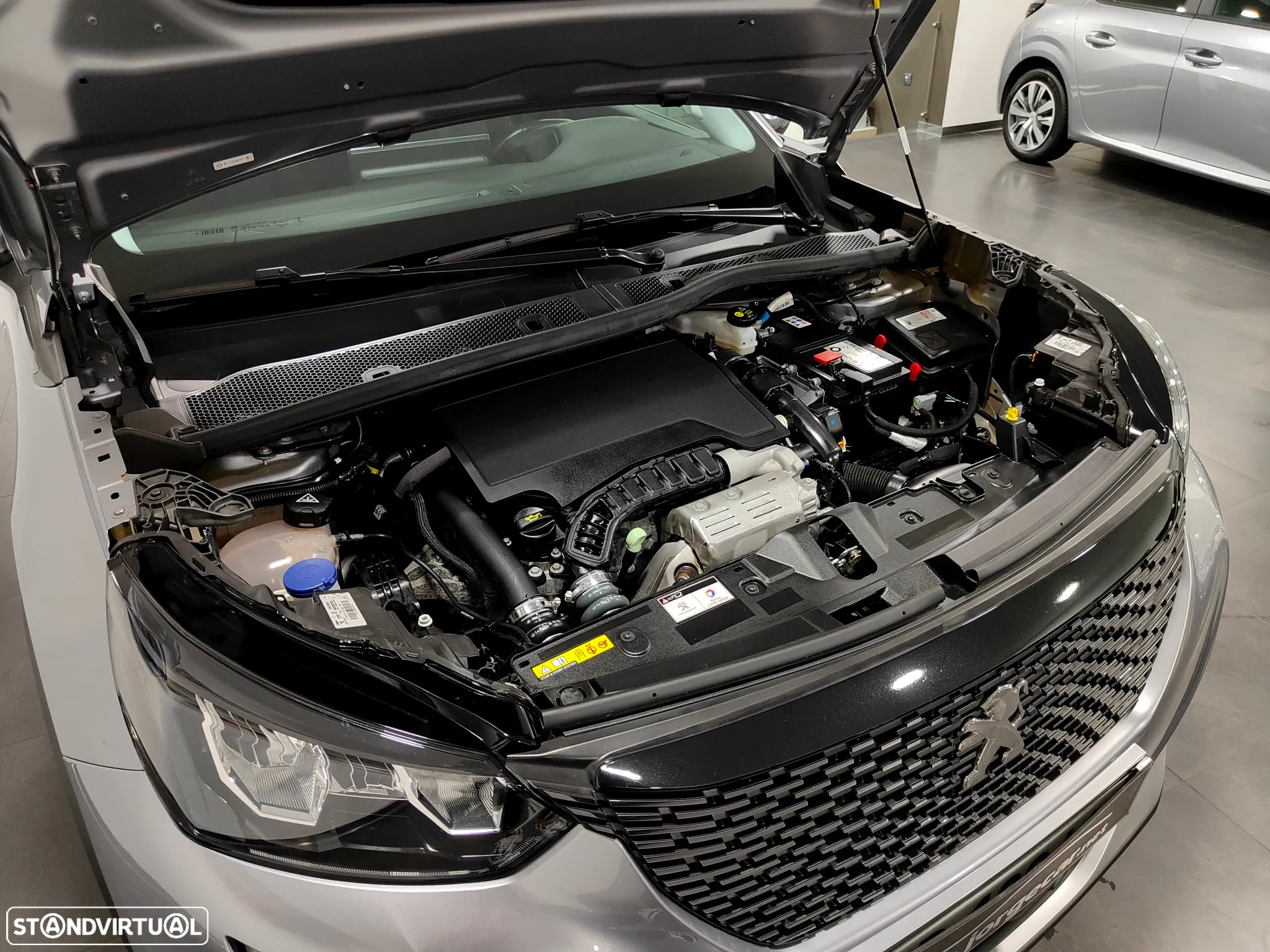 Peugeot 2008 1.2 PureTech Allure EAT8 - 30