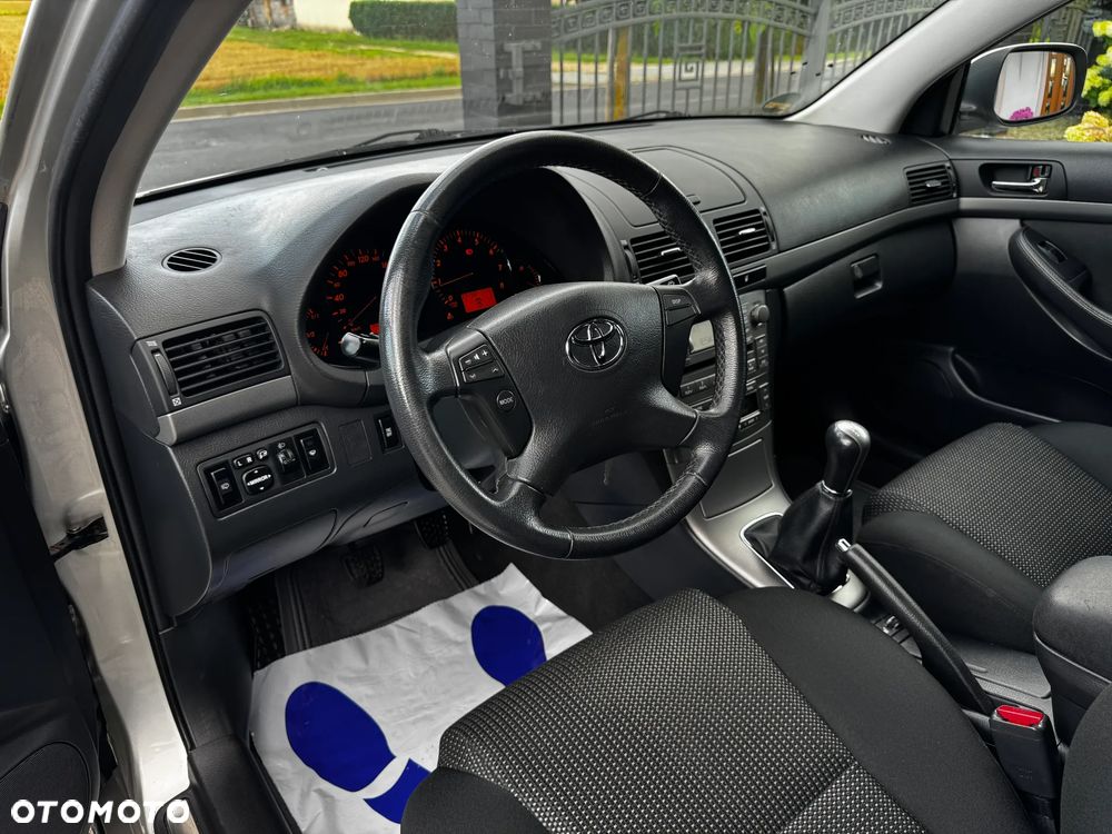 Toyota Avensis 1.8 VVT-i Executive - 15