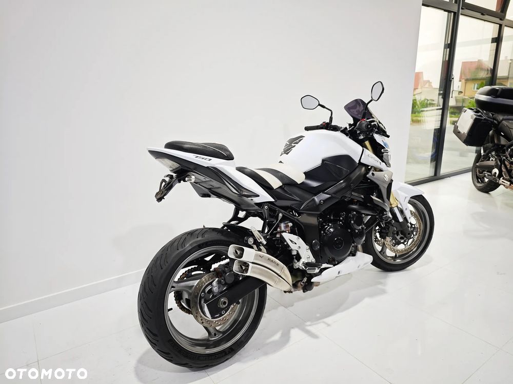 Suzuki GSR - 7