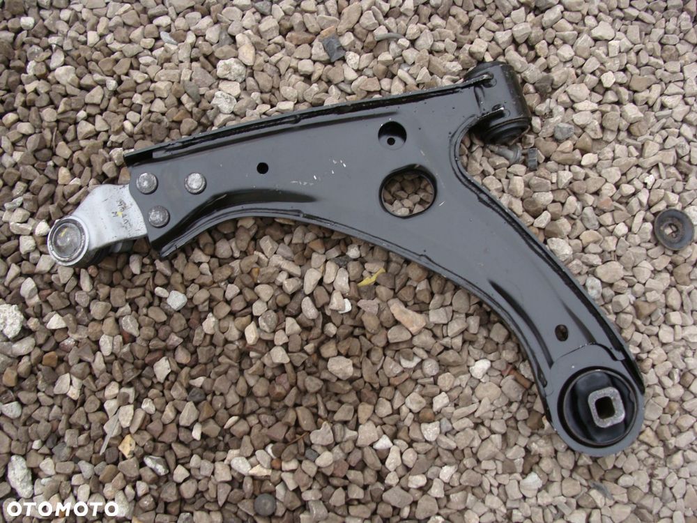 wahacz prawy volvo xc40 32221282 - 4