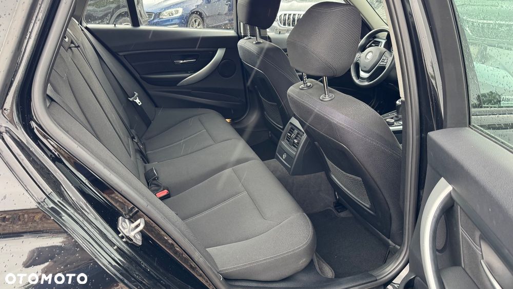 BMW Seria 3 318d Sport Line - 28