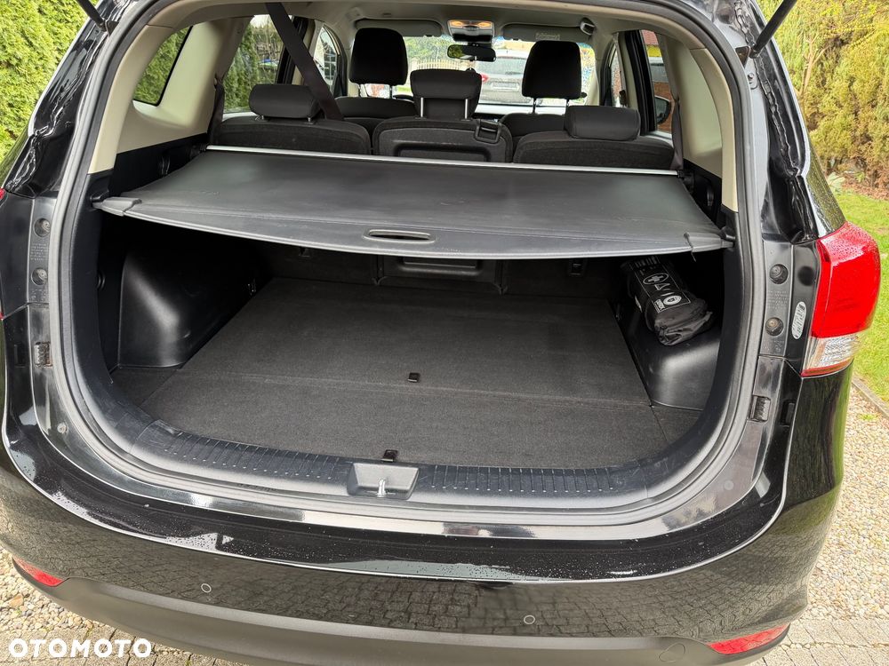 Kia Carens - 11