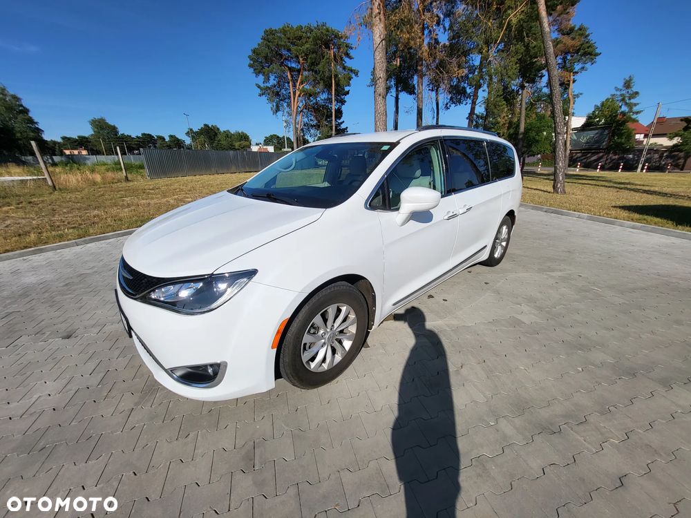 Chrysler Pacifica - 10