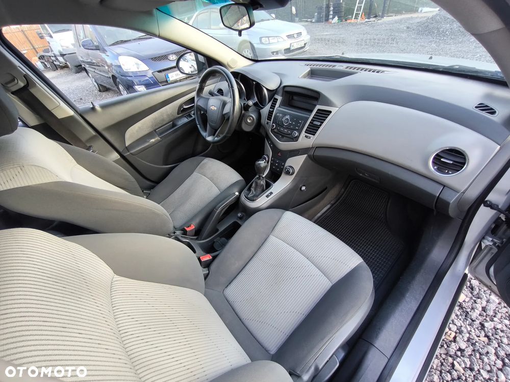 Chevrolet Cruze 1.6 LS - 18