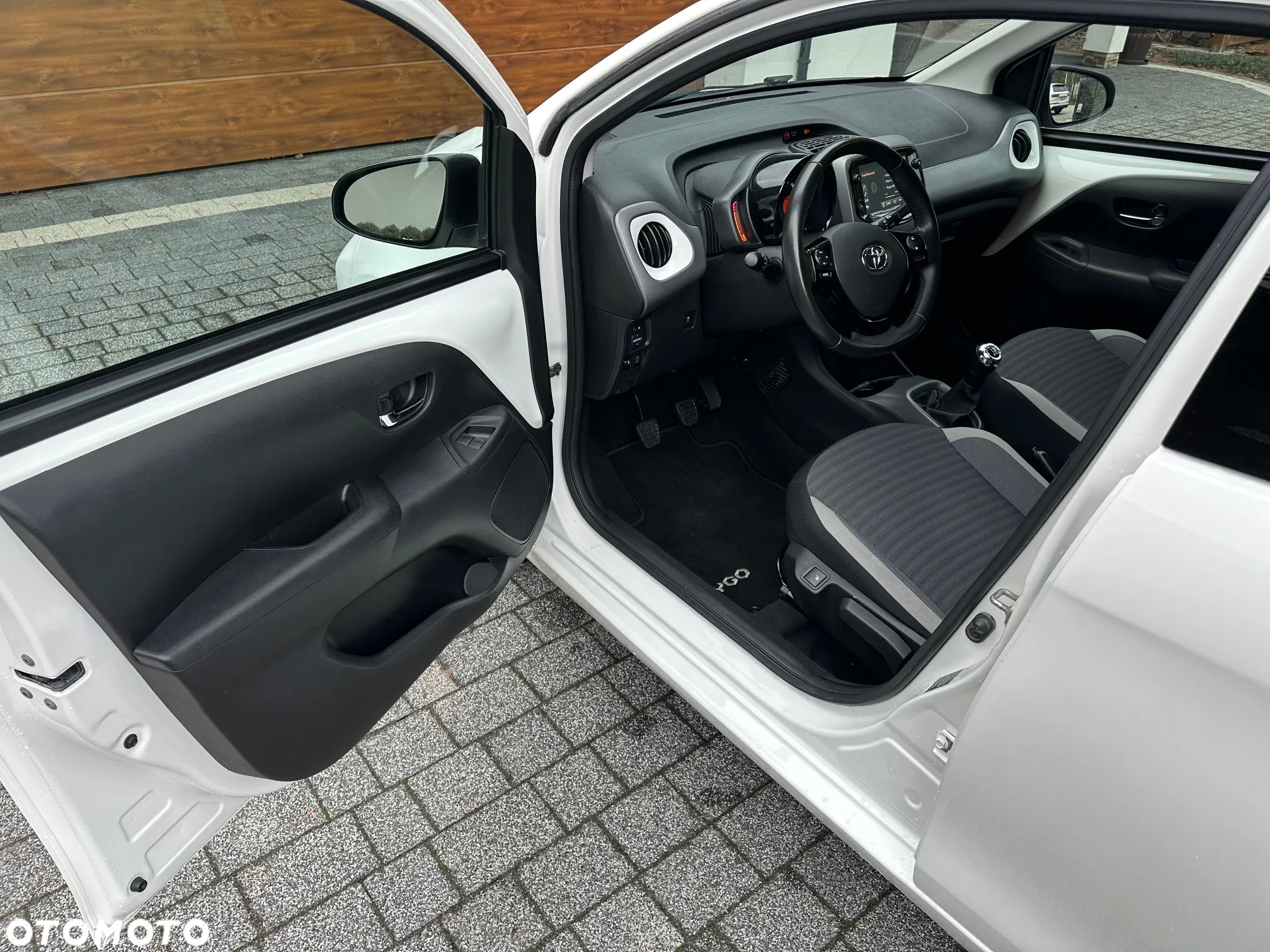 Toyota Aygo x-clusiv - 10