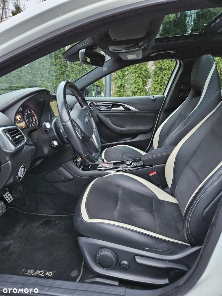 Infiniti Q30 2.2d DCT Sport - 22