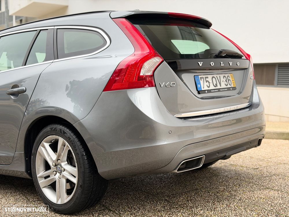 Volvo V60 2.4 D6 R-Design Mom.AWD Phev - 9