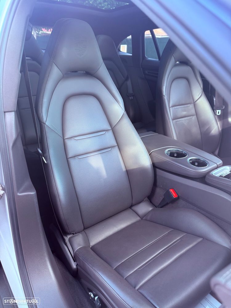 Porsche Panamera Sport Turismo 4S E-Hybrid - 17